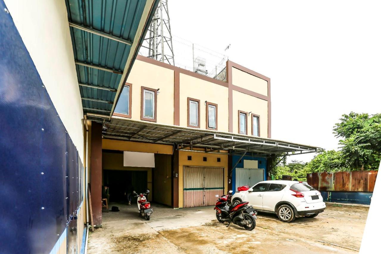 Oyo 90825 Hotel Lizha 2 Samarinda Eksteriør billede
