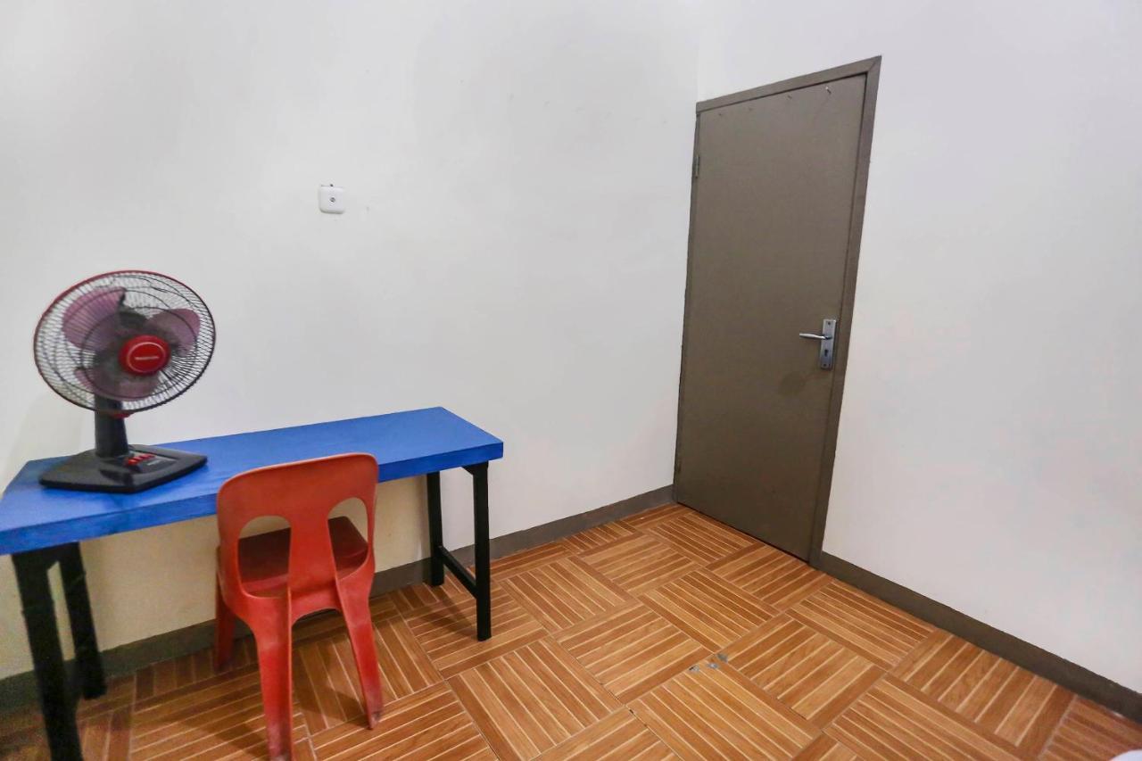 Oyo 90825 Hotel Lizha 2 Samarinda Eksteriør billede