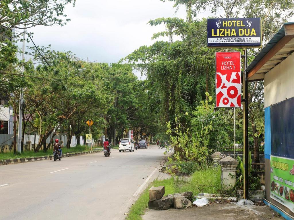 Oyo 90825 Hotel Lizha 2 Samarinda Eksteriør billede