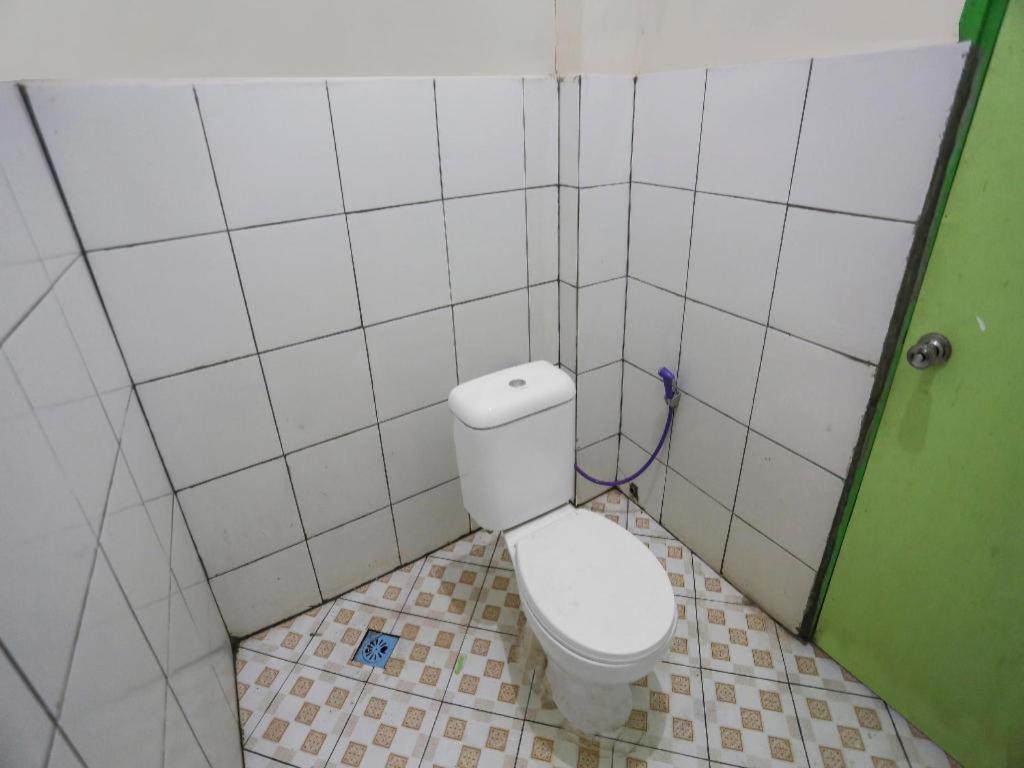 Oyo 90825 Hotel Lizha 2 Samarinda Eksteriør billede