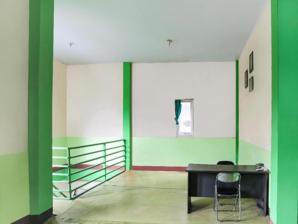 Oyo 90825 Hotel Lizha 2 Samarinda Eksteriør billede